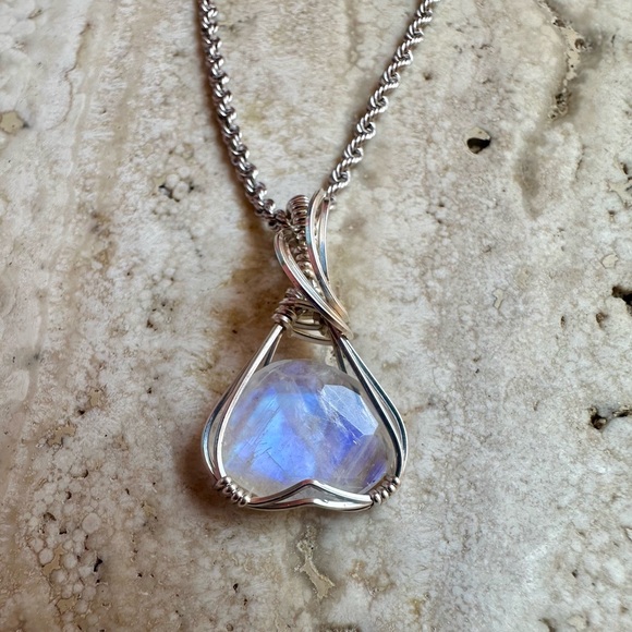 Sterling Silver Rainbow Moonstone Necklace Pendant - Picture 1 of 9